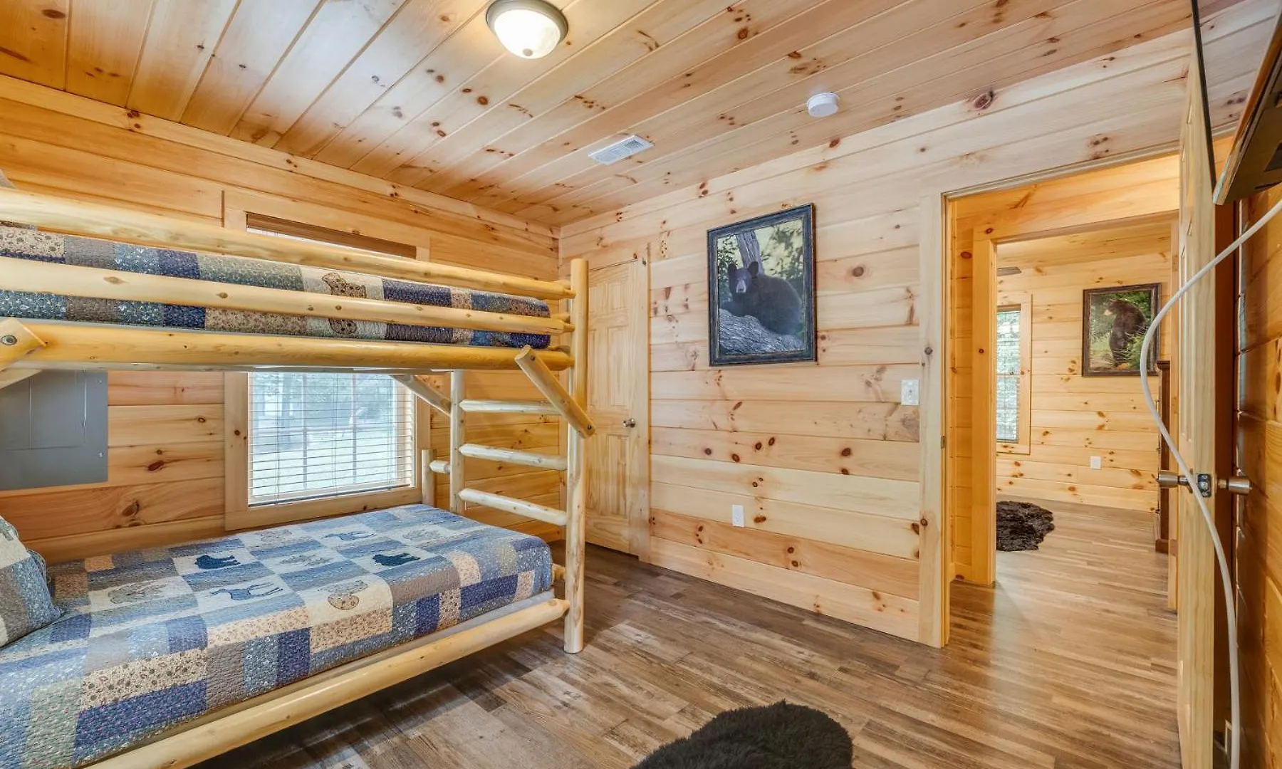 Holiday home Bear Clubhouse Hot Tub, 1mile From The Parkway, 900 In Free Tickets! *