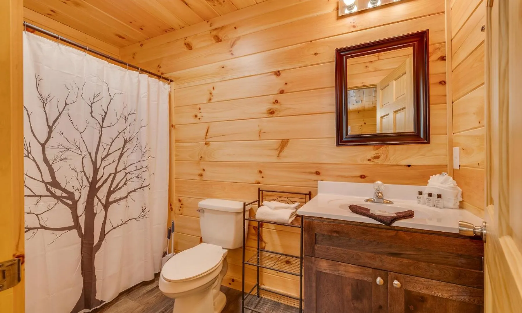 Holiday home Bear Clubhouse Hot Tub, 1mile From The Parkway, 900 In Free Tickets!