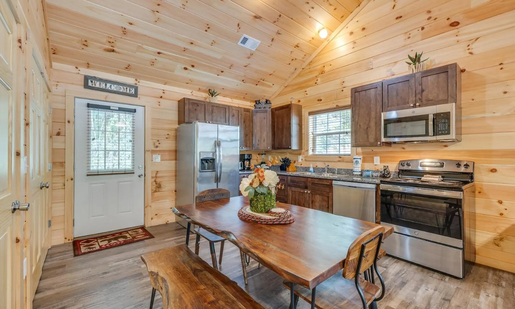 Holiday home Bear Clubhouse Hot Tub, 1mile From The Parkway, 900 In Free Tickets! Pigeon Forge
