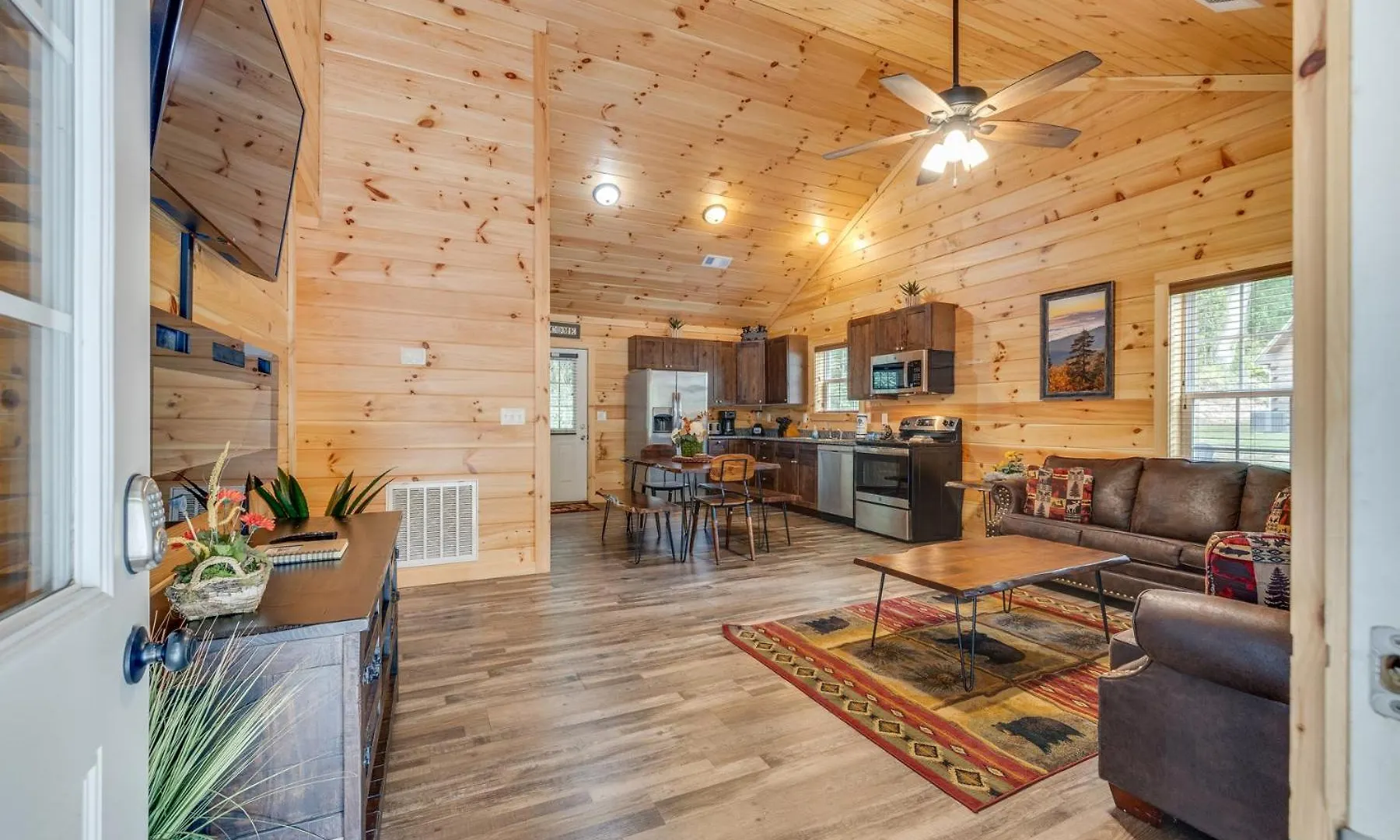 Holiday home Bear Clubhouse Hot Tub, 1mile From The Parkway, 900 In Free Tickets! *