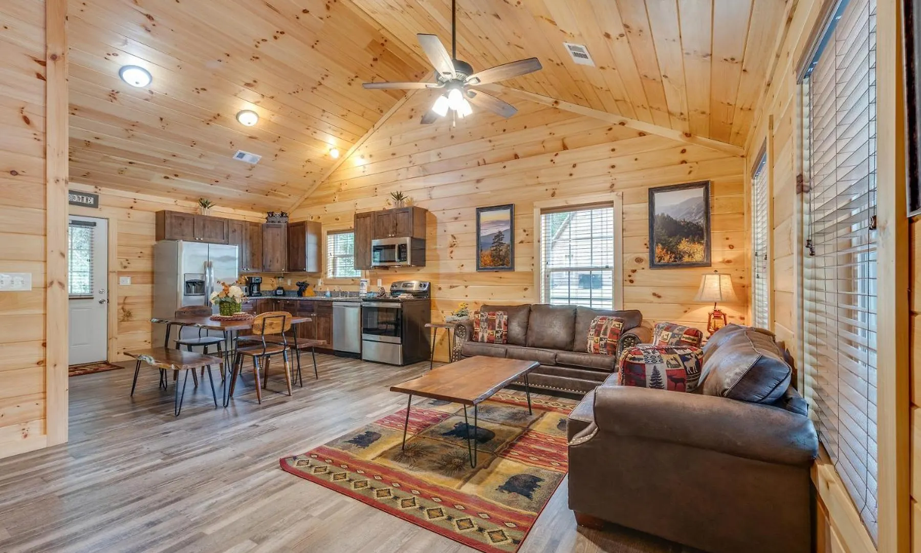 Bear Clubhouse Hot Tub, 1mile From The Parkway, 900 In Free Tickets! Holiday home