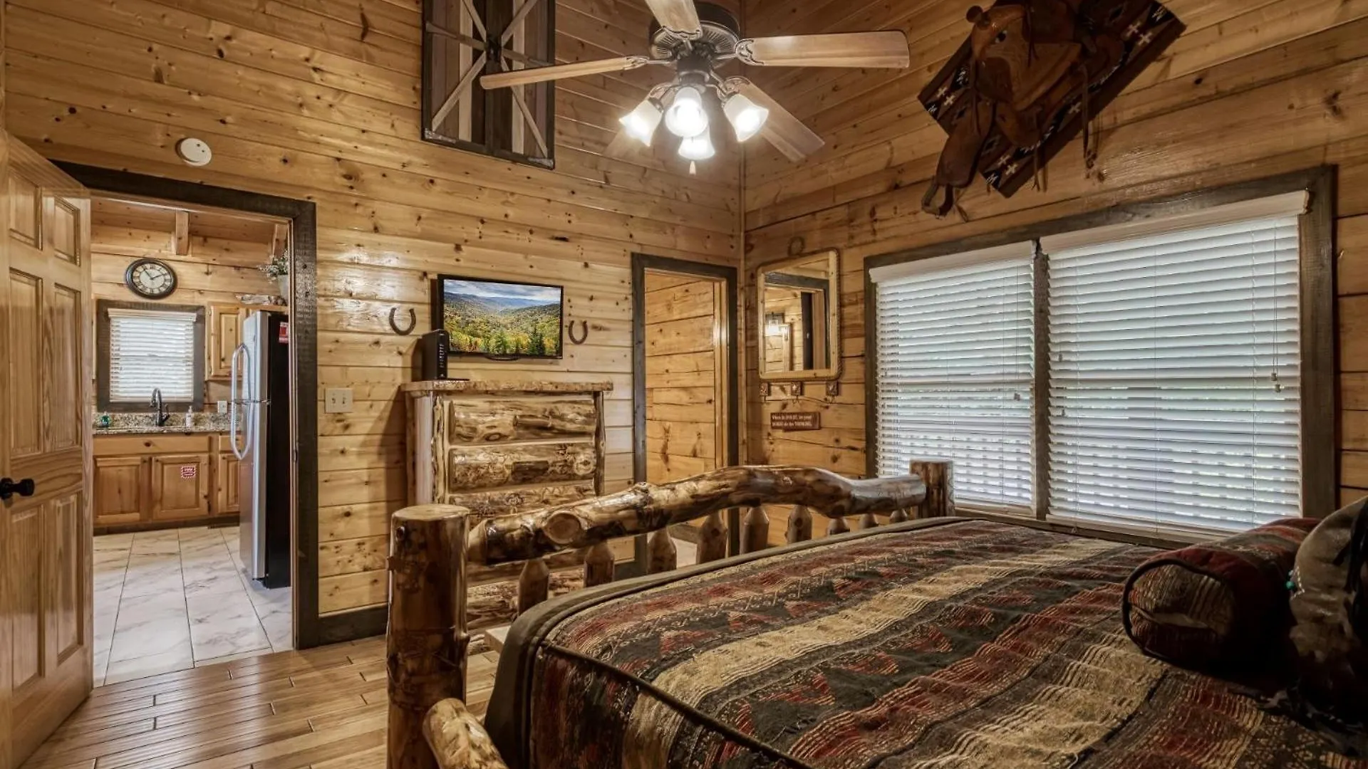 Ern858 - Eagles On High - Great Location! Close To The Action! Holiday home *