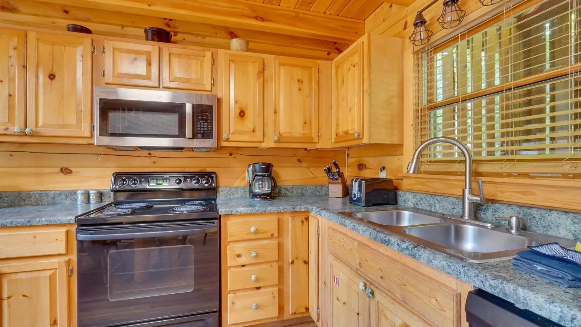 Cabin With Hot Tub 5 Mi To Dollywood *
