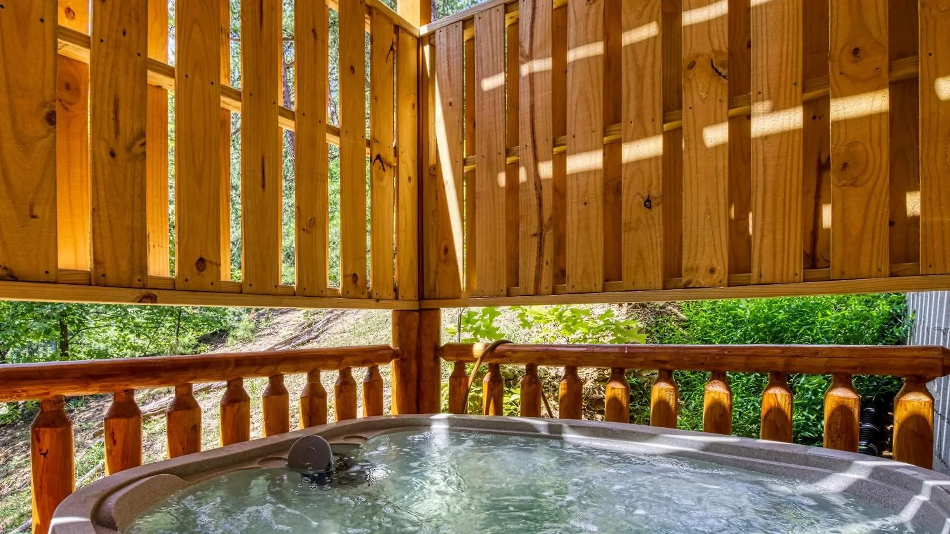 Pine Haven Hollow, Hot Tub, Game Room, Wifi, 1089 Free Tickets Each Paid Day, Dollywood And