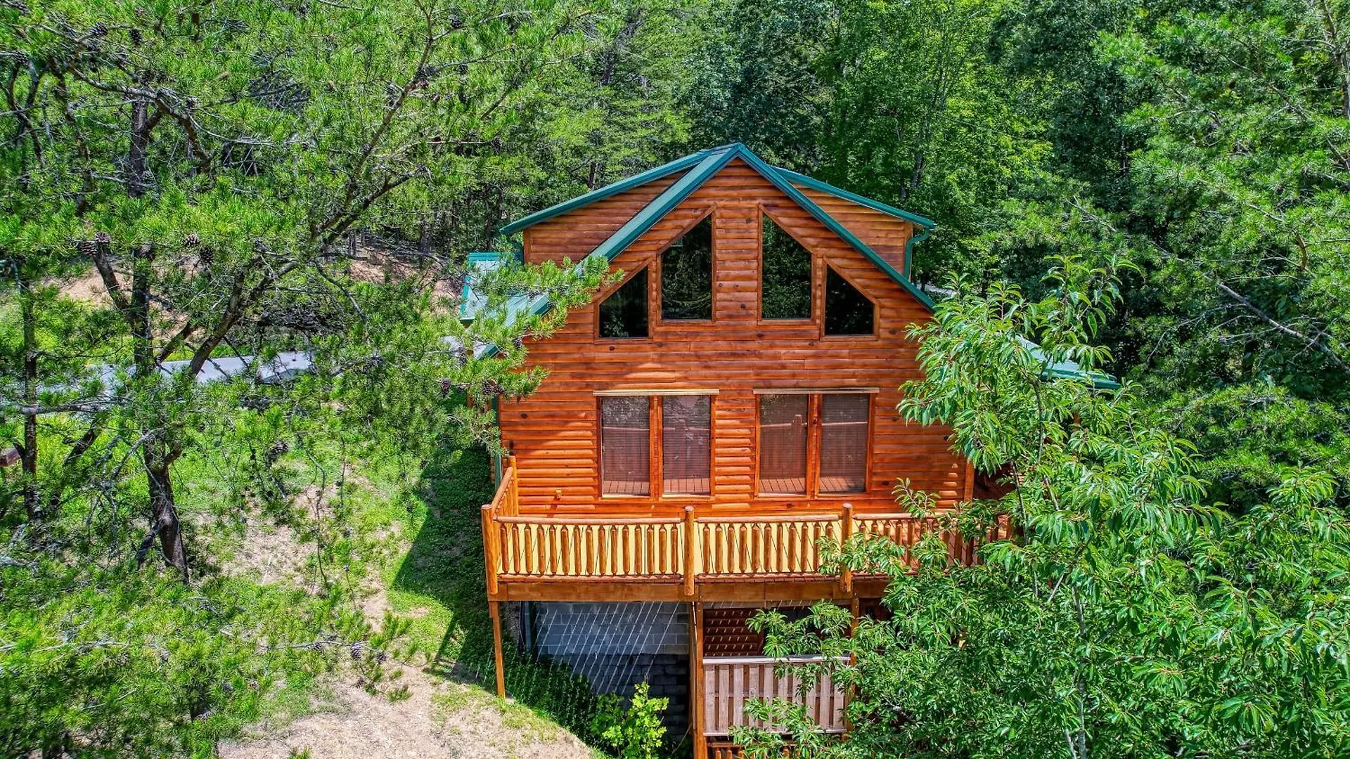 Pine Haven Hollow, Hot Tub, Game Room, Wifi, 1089 Free Tickets Each Paid Day, Dollywood And