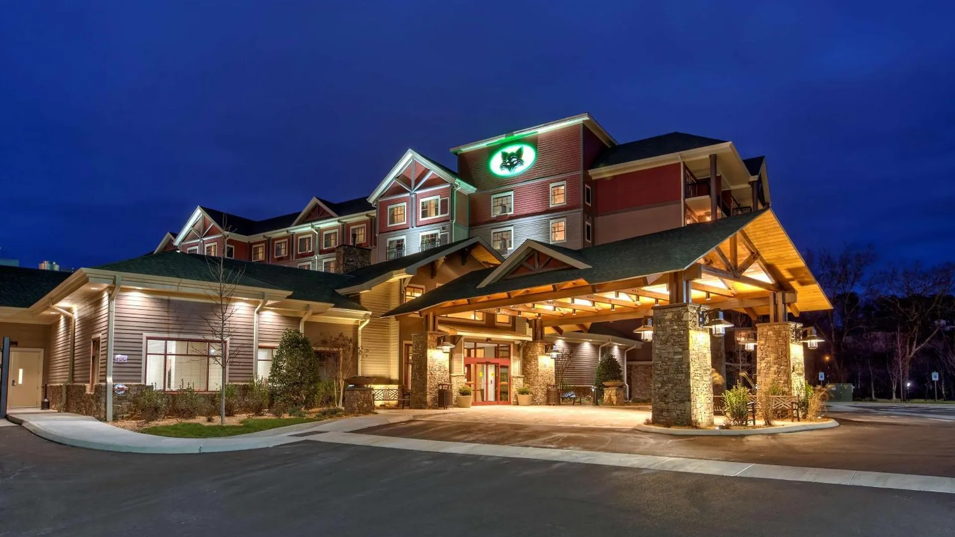Black Fox Pigeon Forge, Tapestry Collection By Hilton
