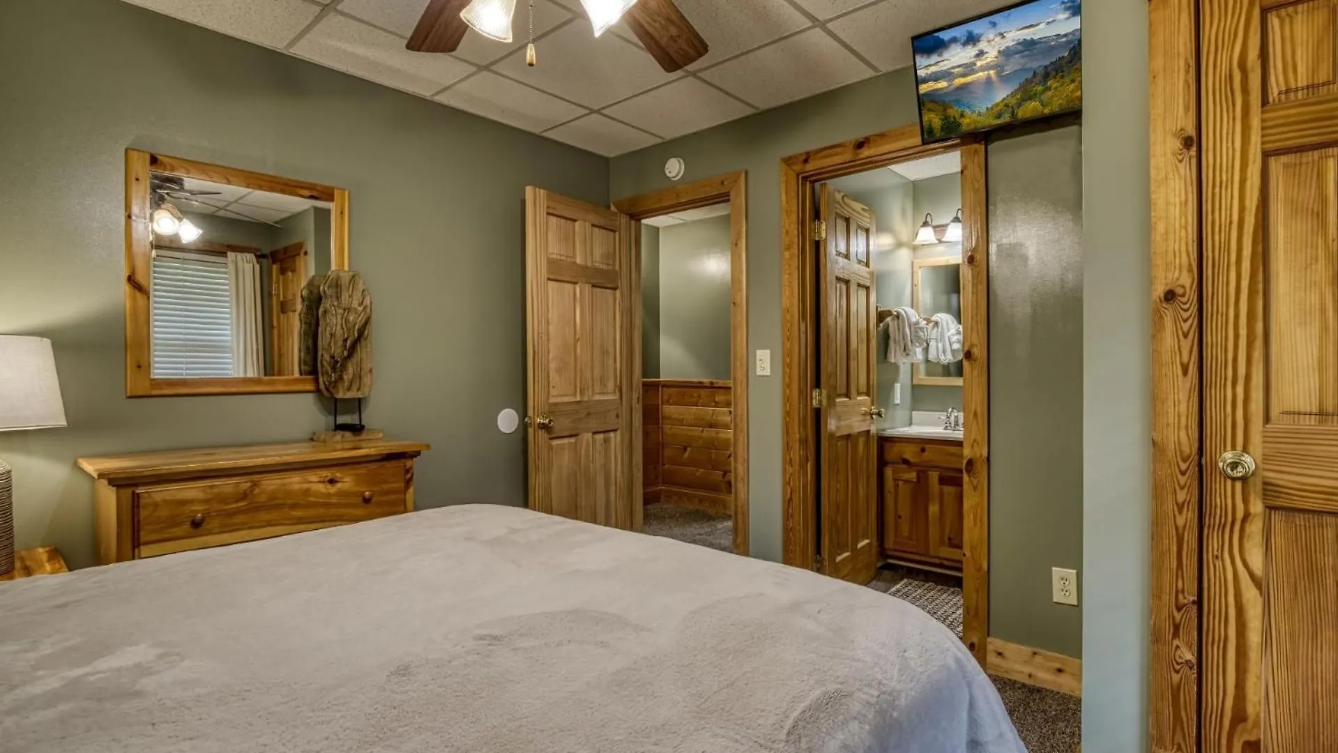 Holiday home Ern813 - Heavenly View- Great Location! Close To The Action!
