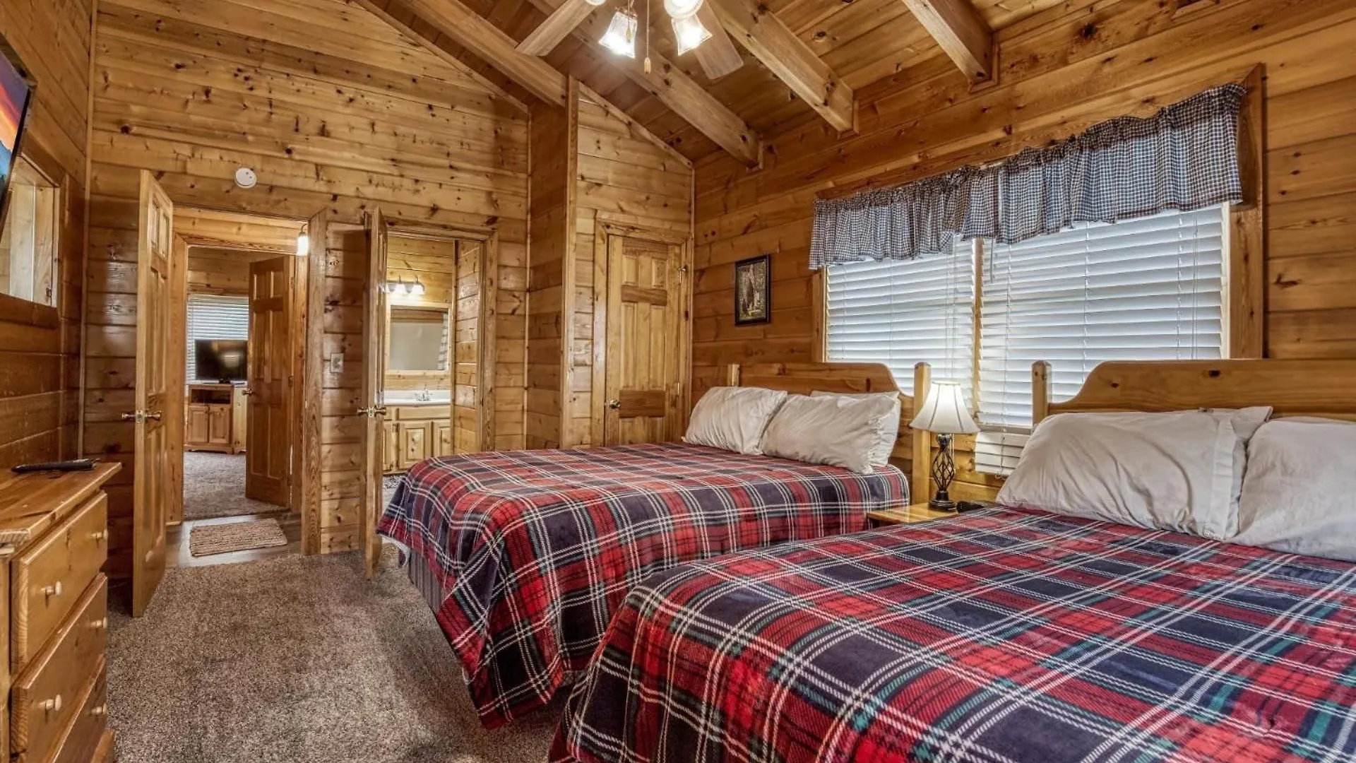 Ern813 - Heavenly View- Great Location! Close To The Action! Holiday home *