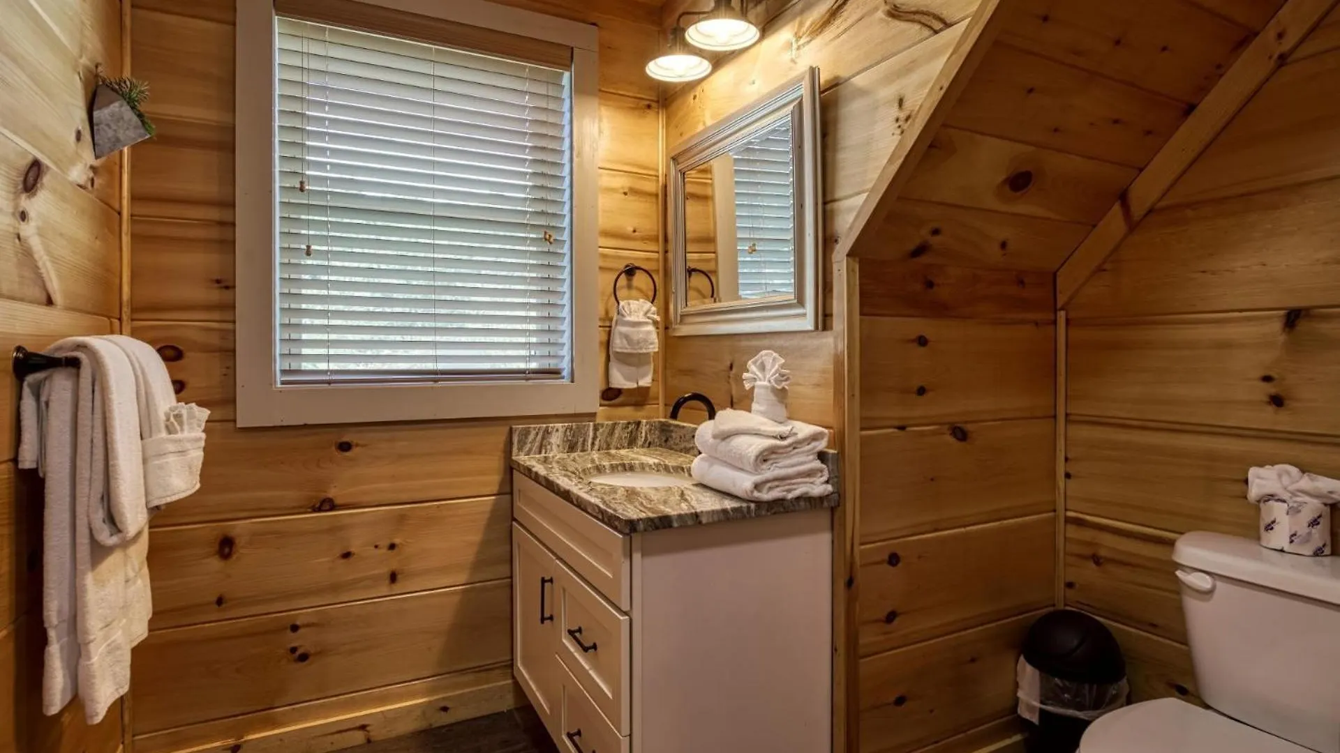 Ern824 - Days - Great Location! Close To Town! * Pigeon Forge