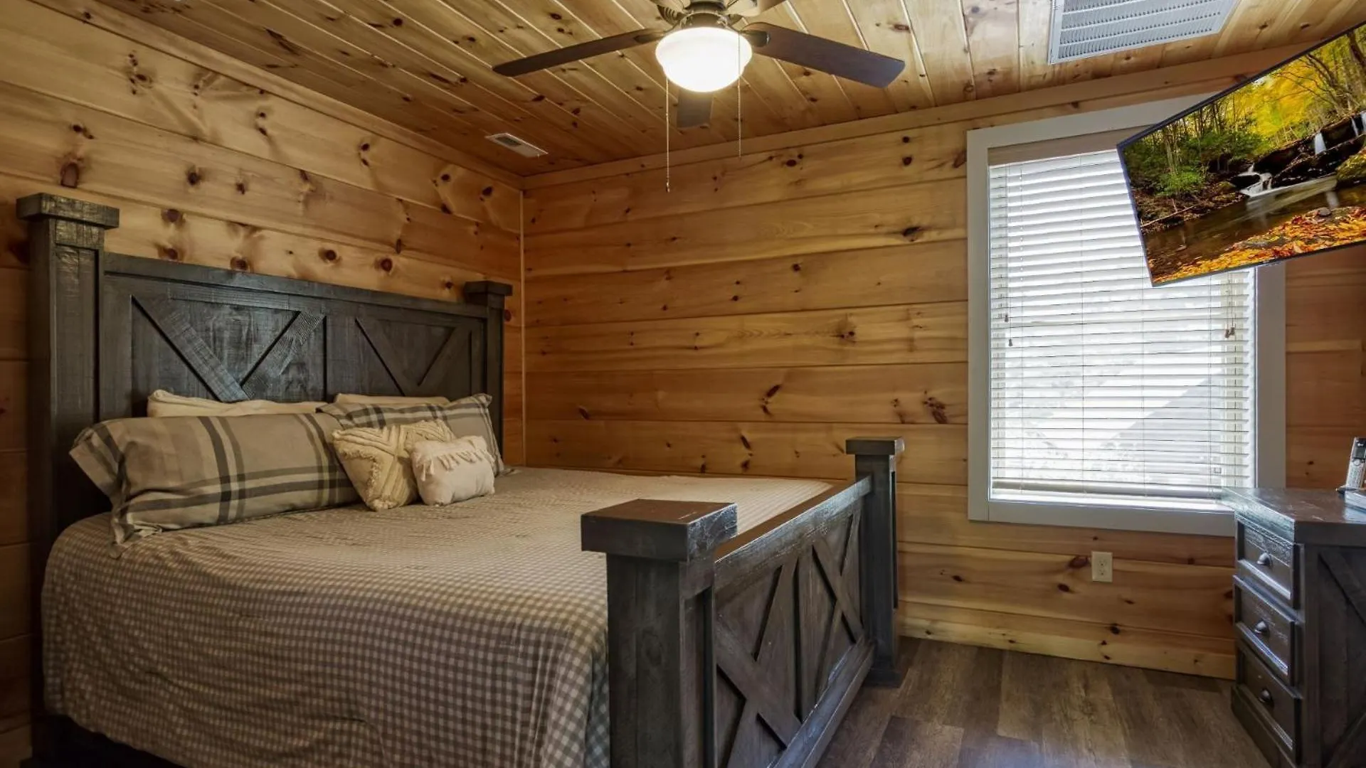 Ern824 - Days - Great Location! Close To Town! *