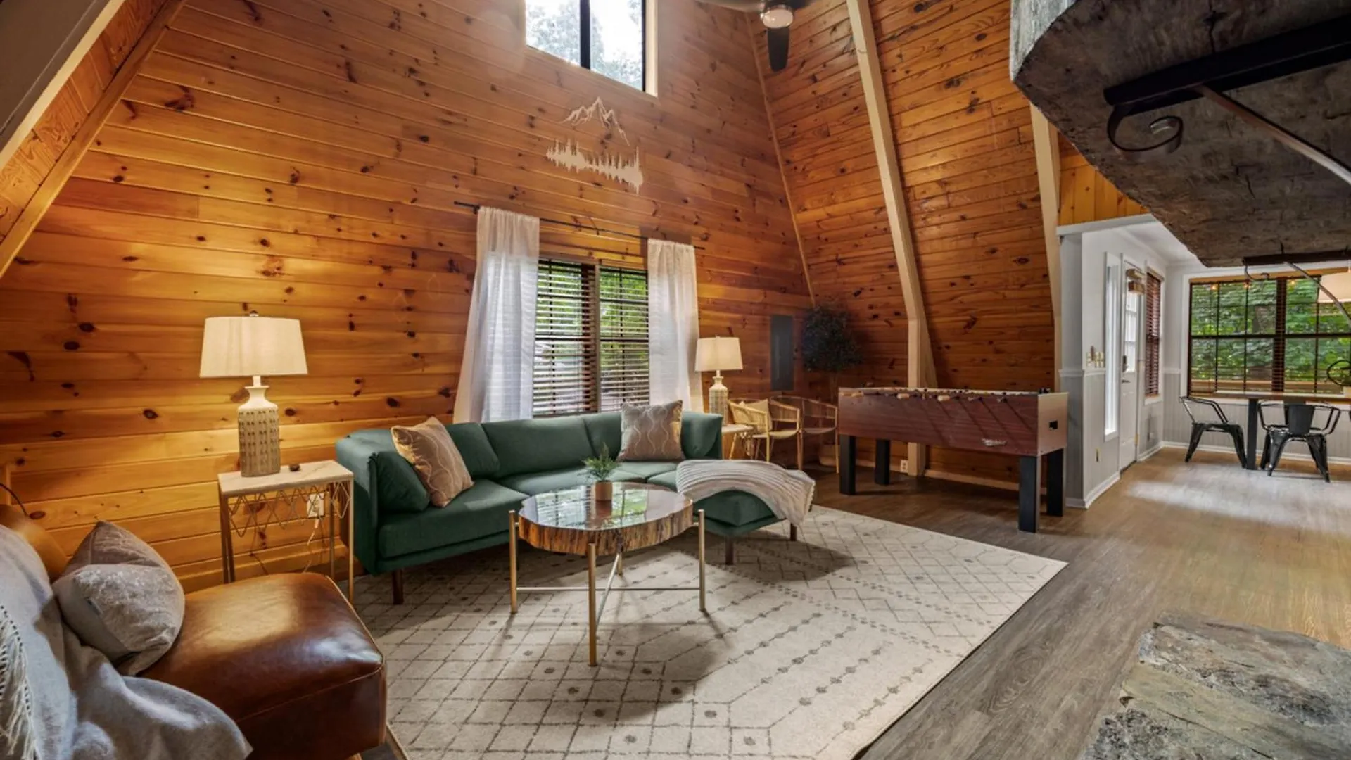 Sugar Bear With Hot Tub And Fire Pit Holiday home *