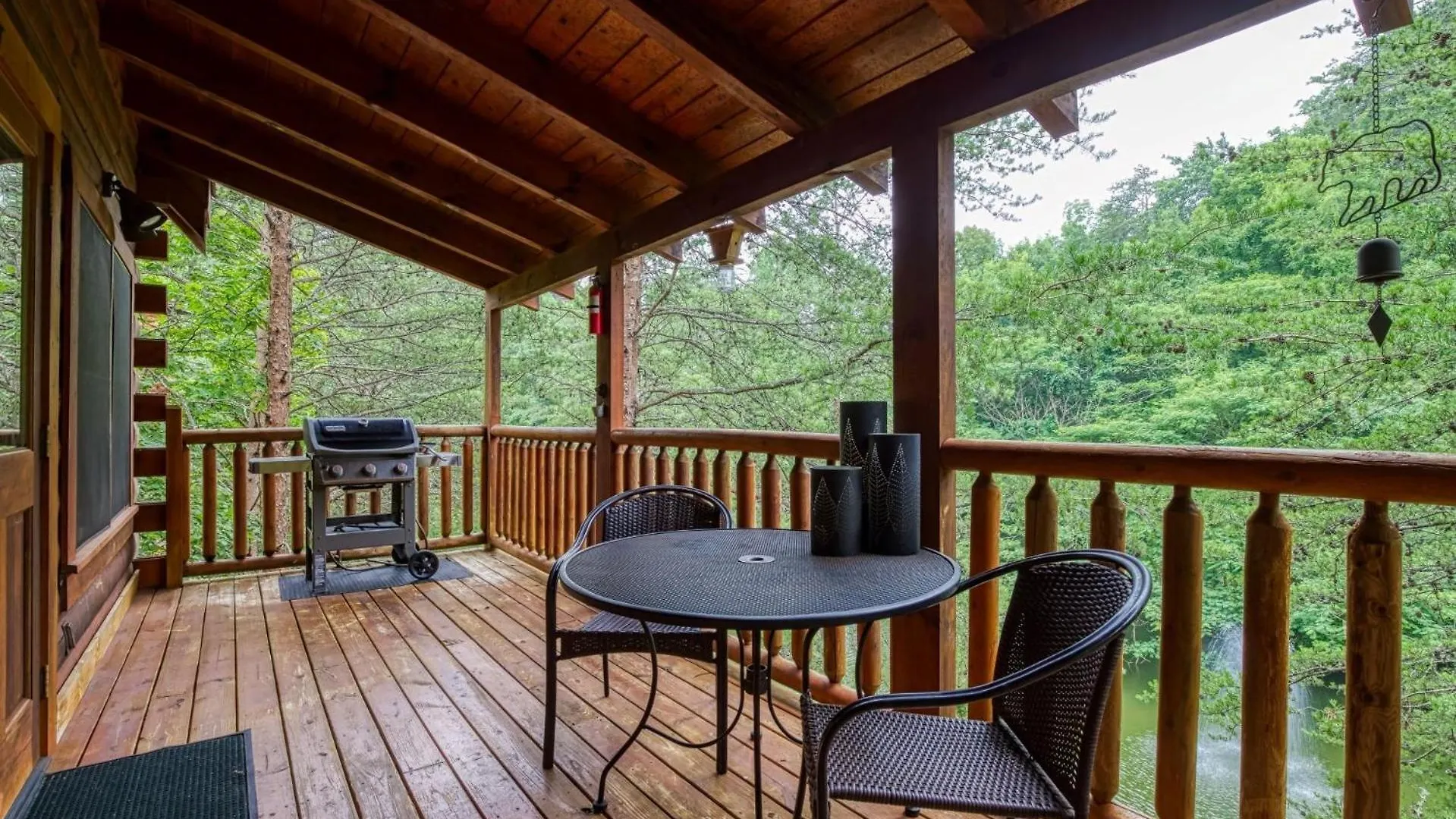Ern834 - Lakeside Getaway - Great Location! Close To The Action! Holiday home *