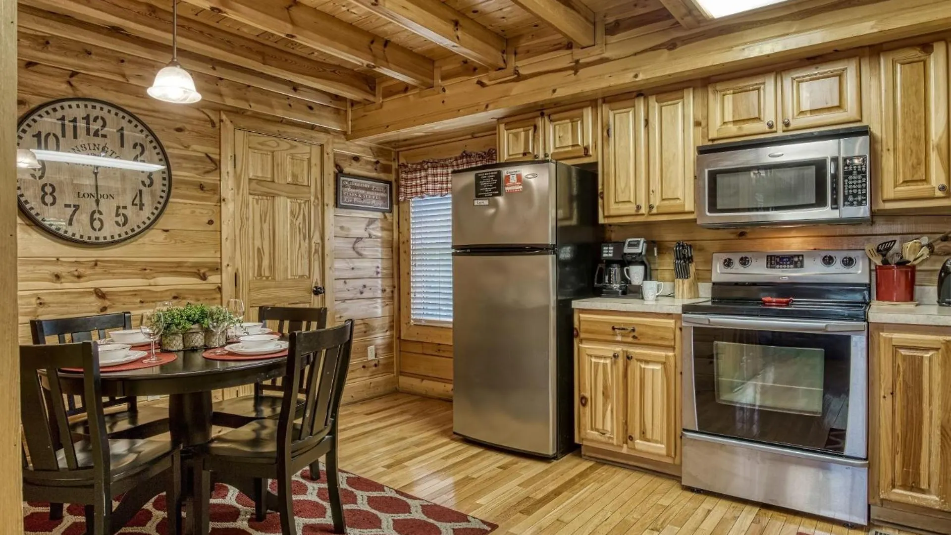 Ern834 - Lakeside Getaway - Great Location! Close To The Action! Holiday home Pigeon Forge