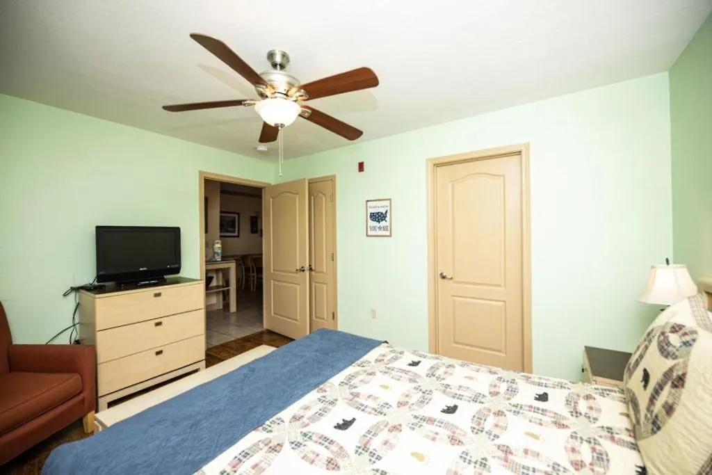 Mvc - Unit 1302 - The Cove Apartment