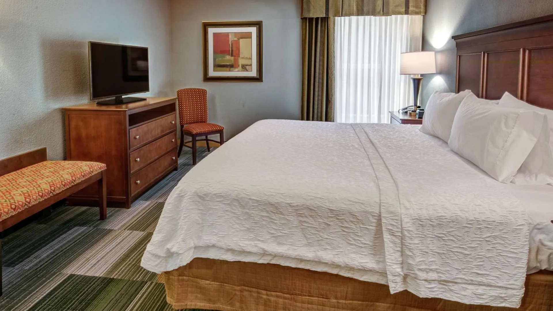Hampton & On The Parkway Hotel 3*