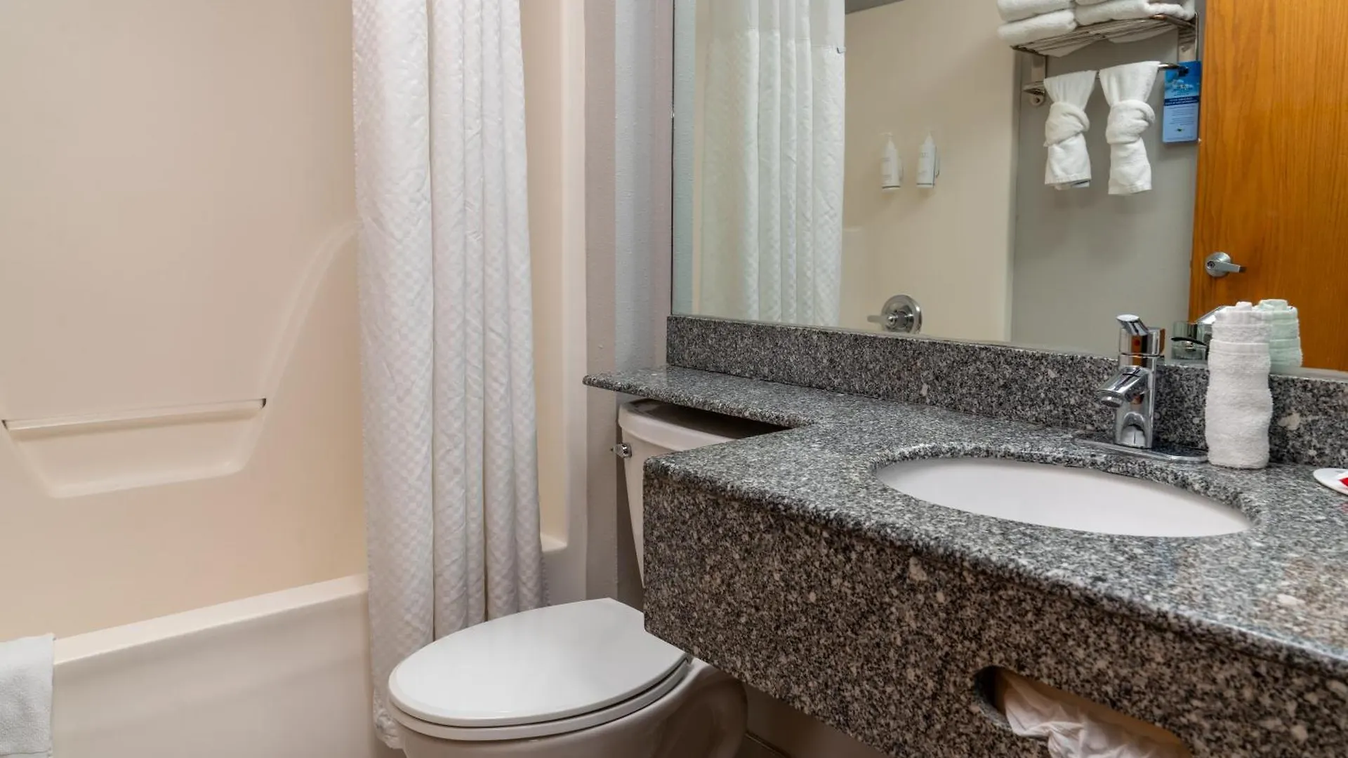 Microtel & By Wyndham Hotel 3*