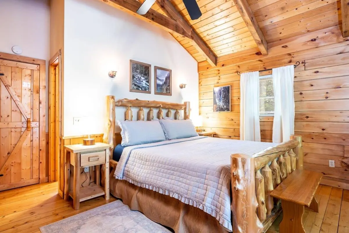 Quaint & Secluded Near Dollywood With Bbq&hot Tub Holiday home