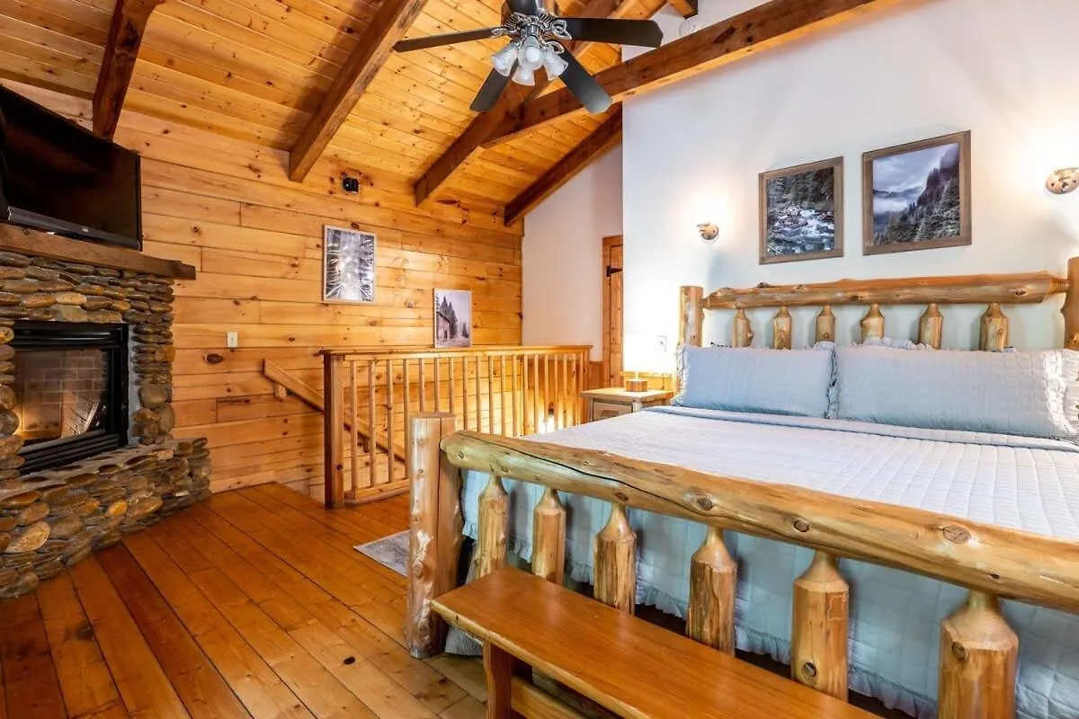 Quaint & Secluded Near Dollywood With Bbq&hot Tub