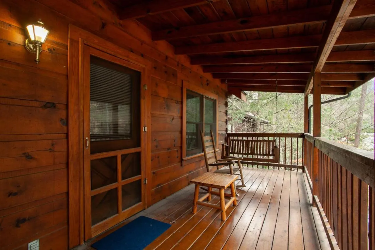 Holiday home 5 Mins To Strip W/ Hot Tub+grill+more *