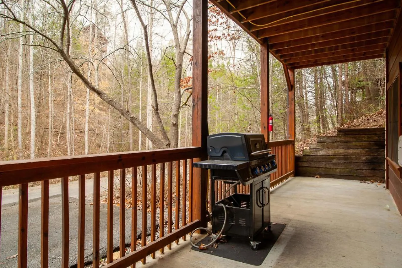 5 Mins To Strip W/ Hot Tub+grill+more * Pigeon Forge