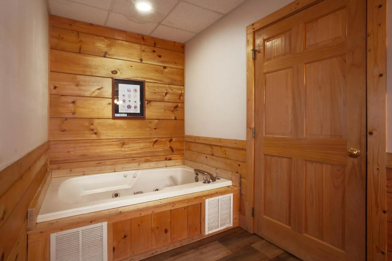 5 Mins To Strip W/ Hot Tub+grill+more Pigeon Forge
