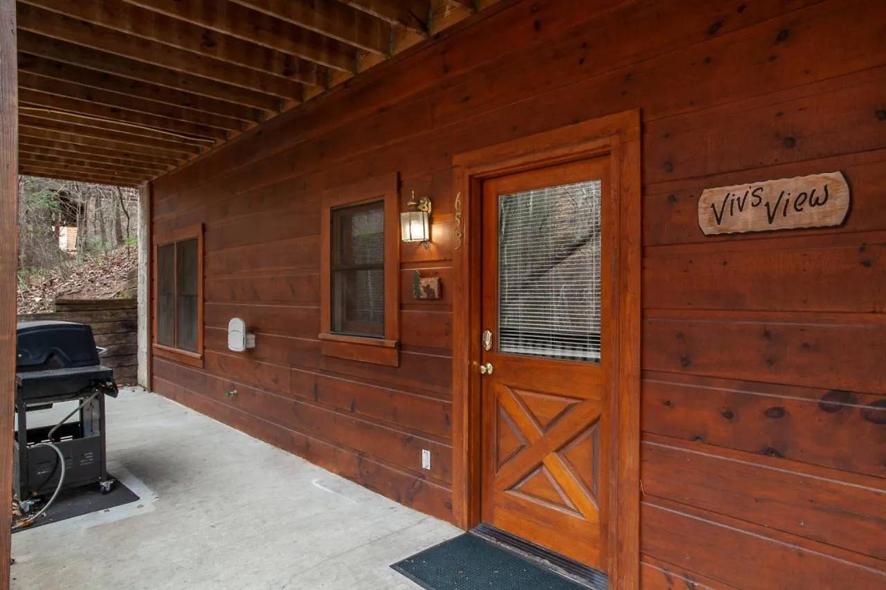 5 Mins To Strip W/ Hot Tub+grill+more Holiday home