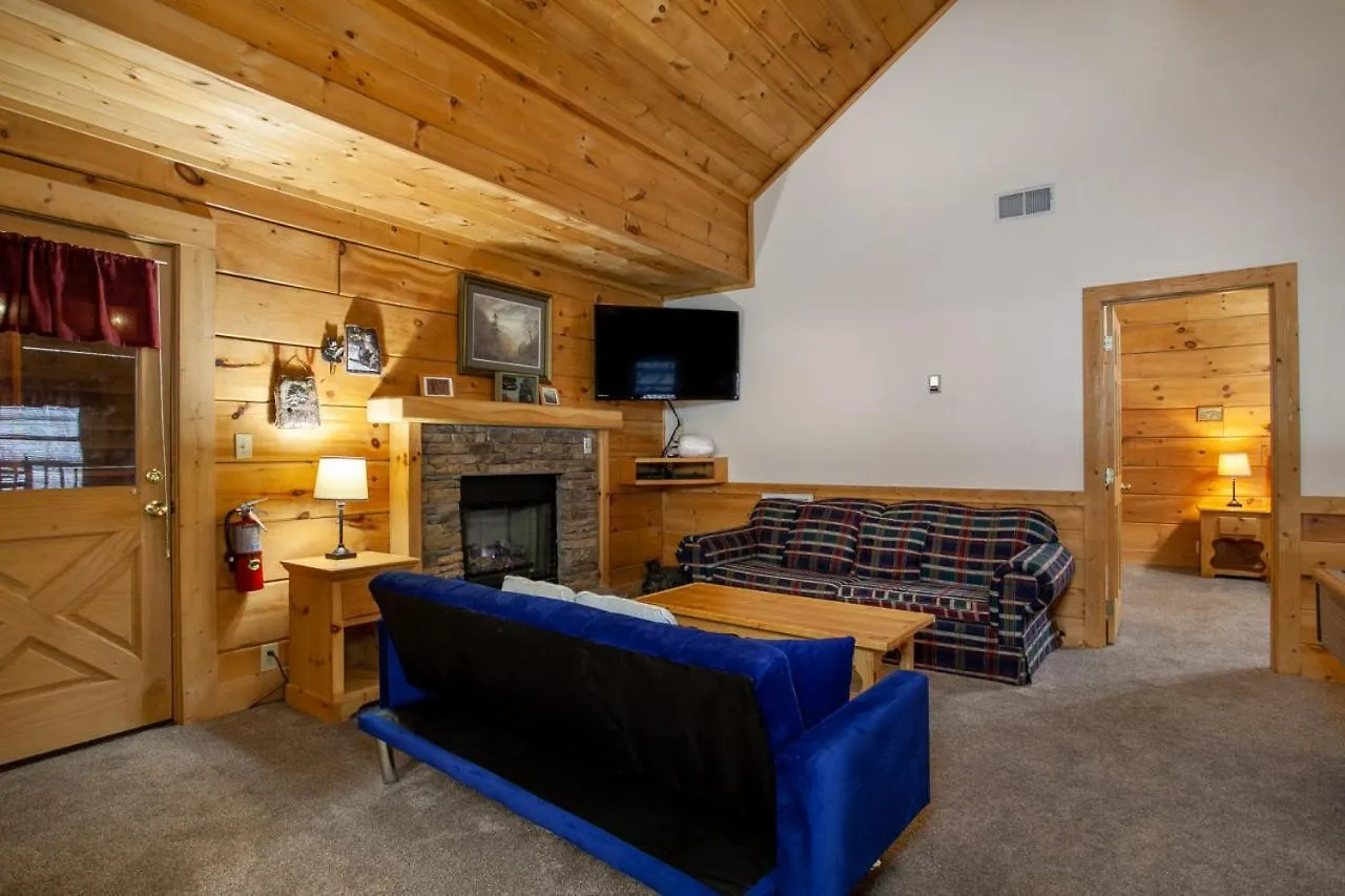 Holiday home 5 Mins To Strip W/ Hot Tub+grill+more *