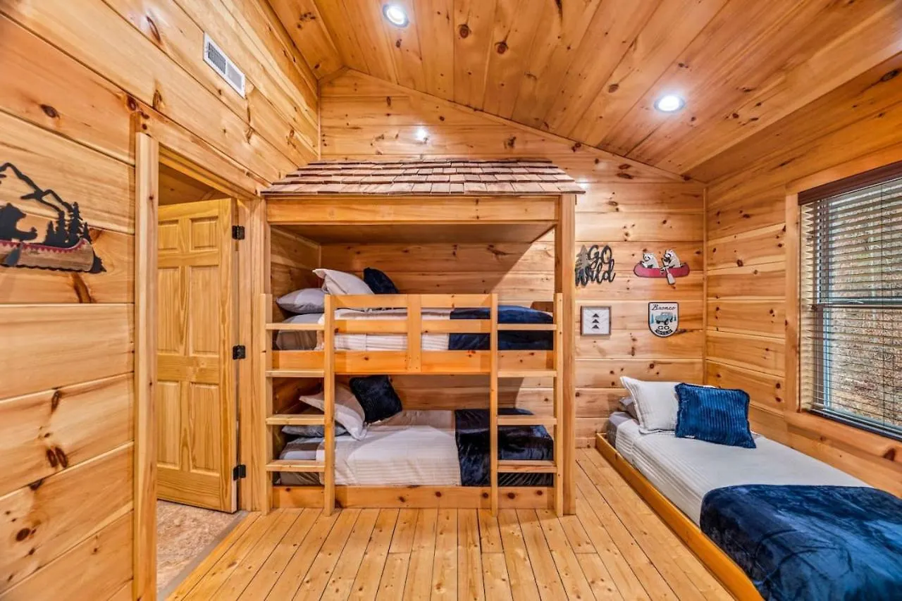Tennessee Escape 2 Hot Tubs, 3 Decks And Pool Table *