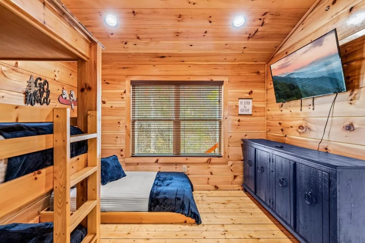 Tennessee Escape 2 Hot Tubs, 3 Decks And Pool Table Holiday home