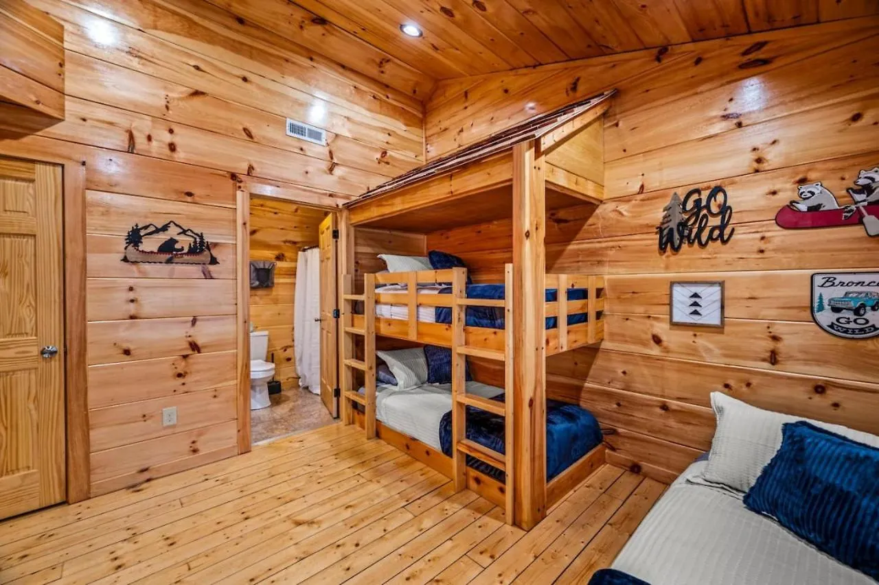 Tennessee Escape 2 Hot Tubs, 3 Decks And Pool Table