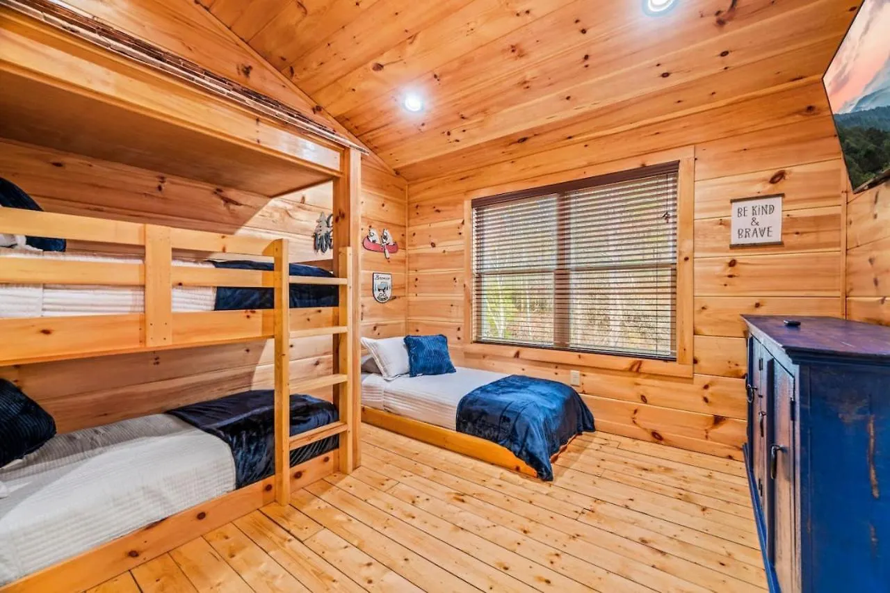 Holiday home Tennessee Escape 2 Hot Tubs, 3 Decks And Pool Table *