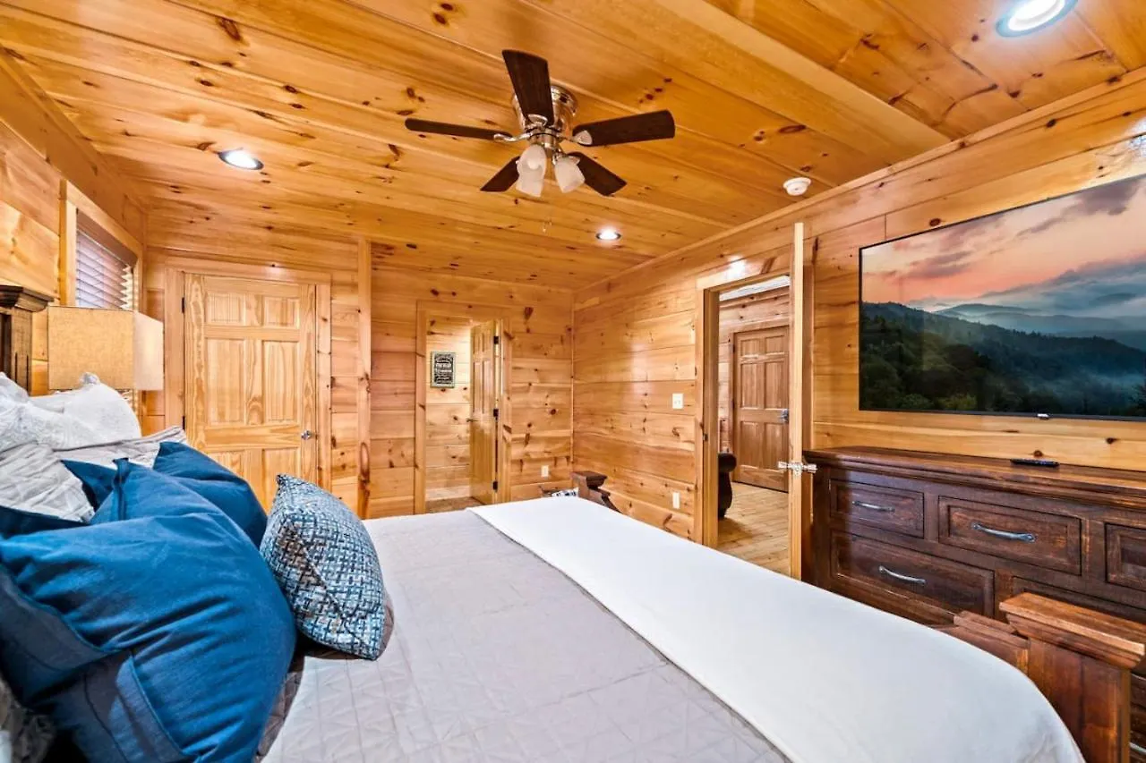 Tennessee Escape 2 Hot Tubs, 3 Decks And Pool Table Pigeon Forge