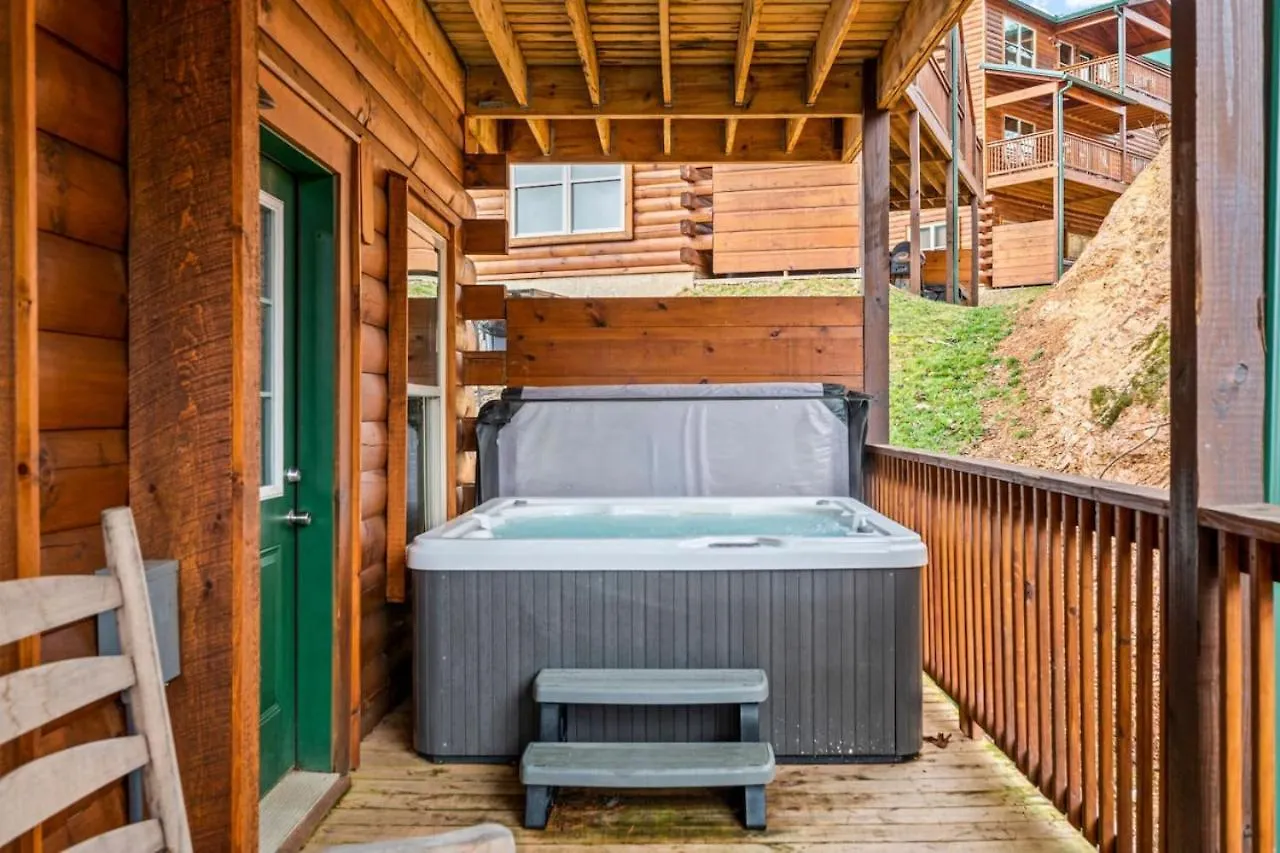 Holiday home Tennessee Escape 2 Hot Tubs, 3 Decks And Pool Table *