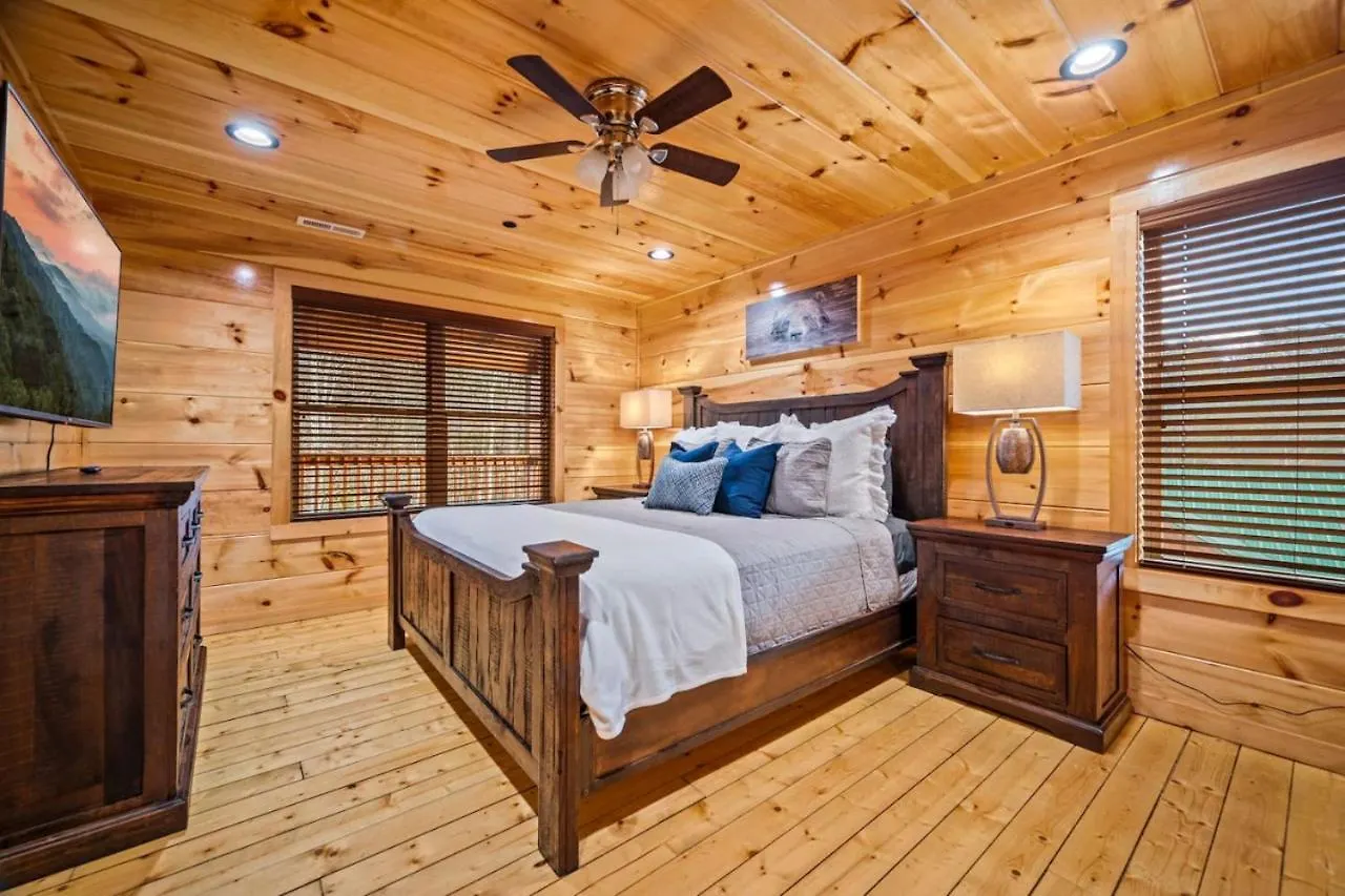 Tennessee Escape 2 Hot Tubs, 3 Decks And Pool Table