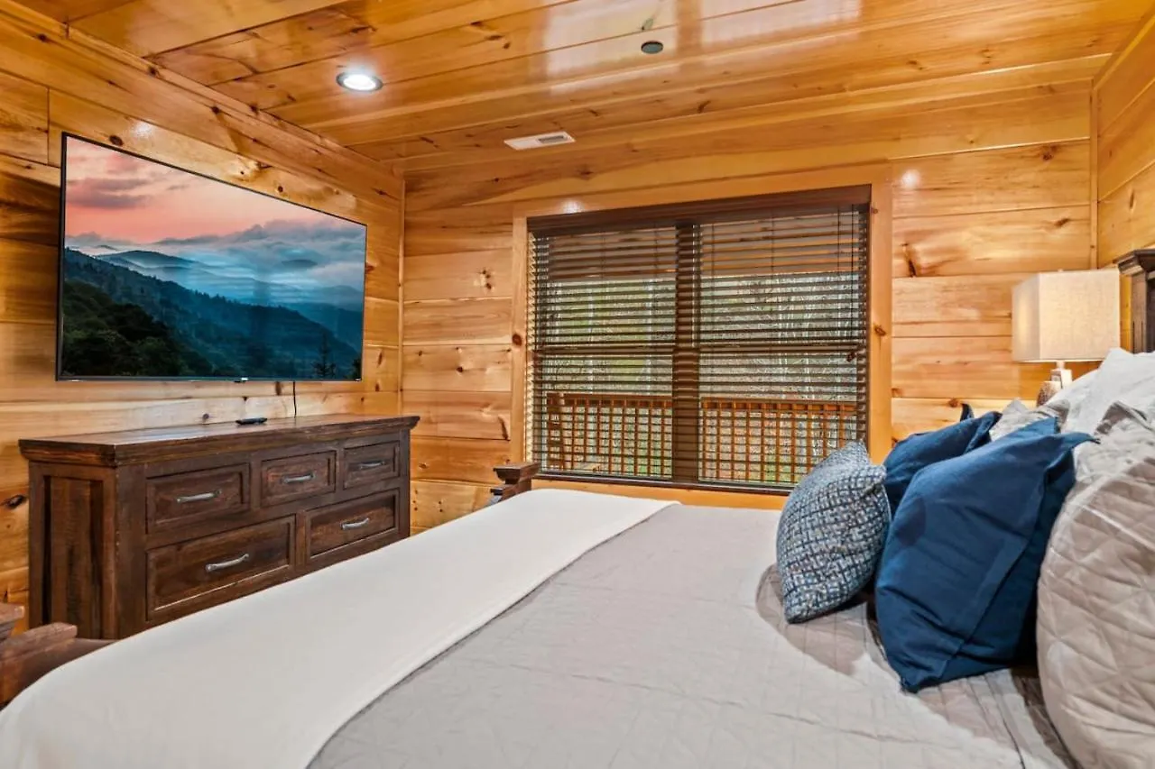 Holiday home Tennessee Escape 2 Hot Tubs, 3 Decks And Pool Table *