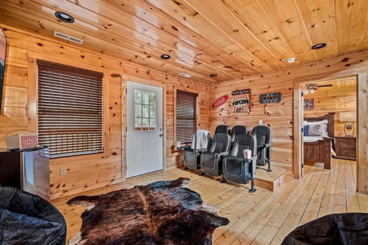 Tennessee Escape 2 Hot Tubs, 3 Decks And Pool Table * Pigeon Forge