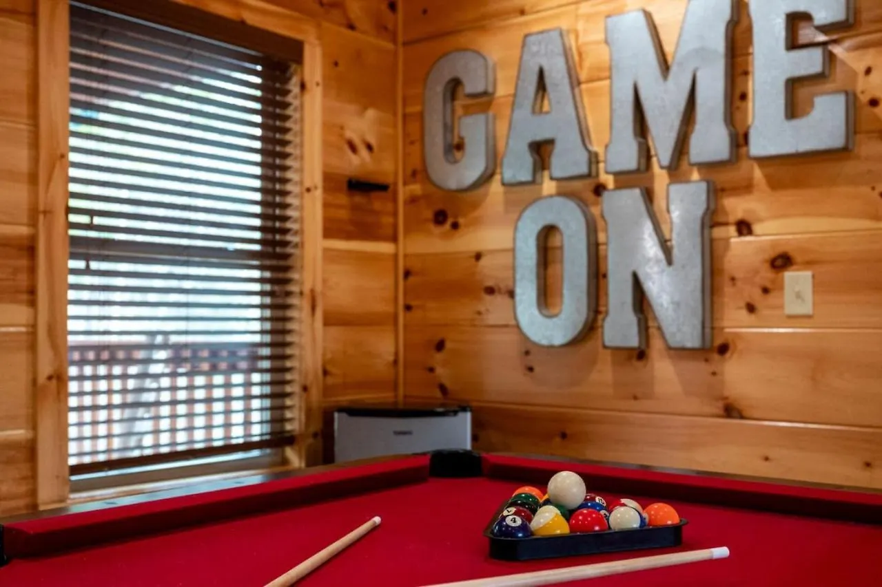 Tennessee Escape 2 Hot Tubs, 3 Decks And Pool Table Holiday home