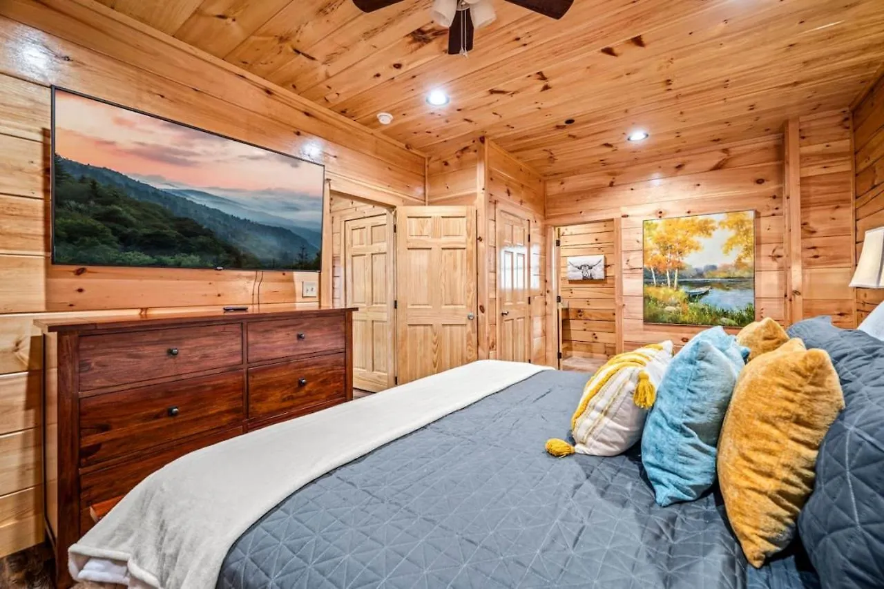 Tennessee Escape 2 Hot Tubs, 3 Decks And Pool Table *