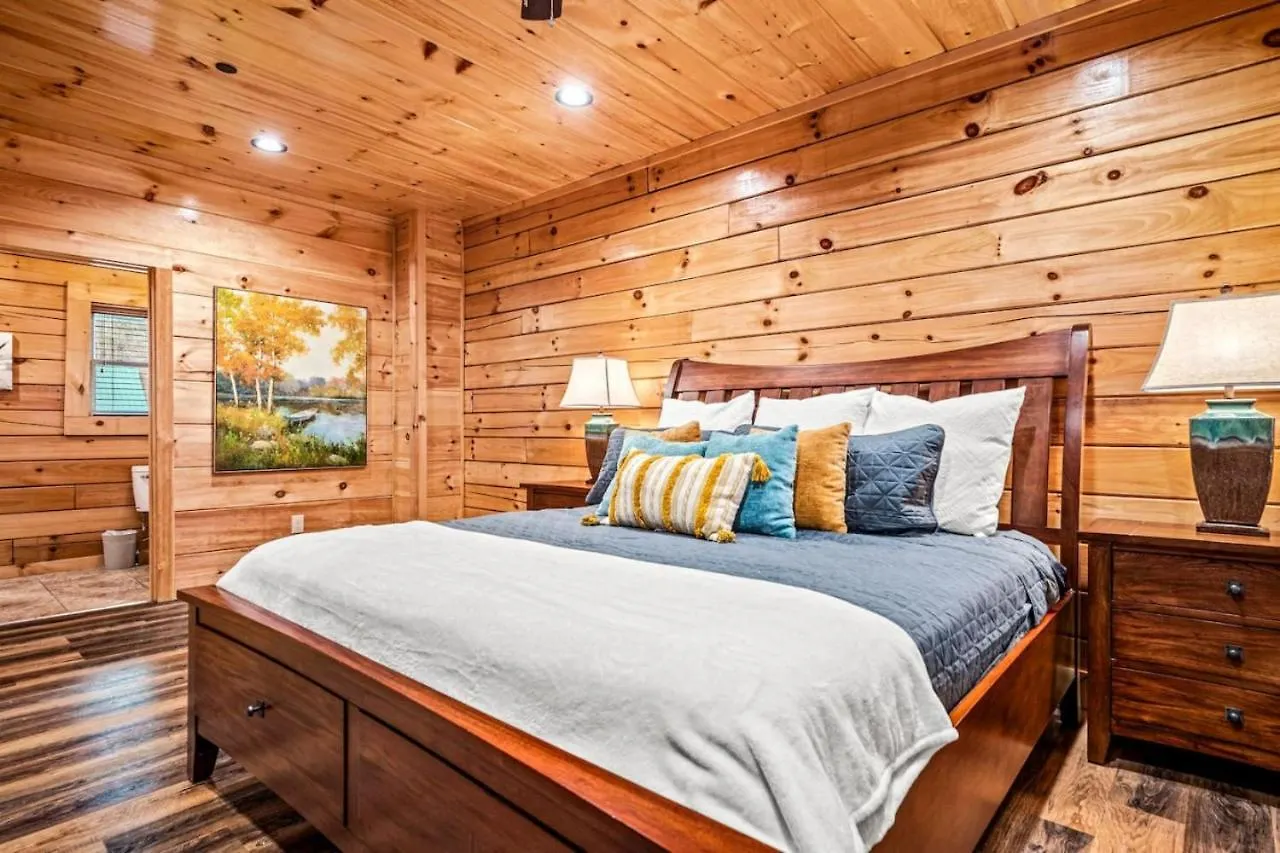 Tennessee Escape 2 Hot Tubs, 3 Decks And Pool Table