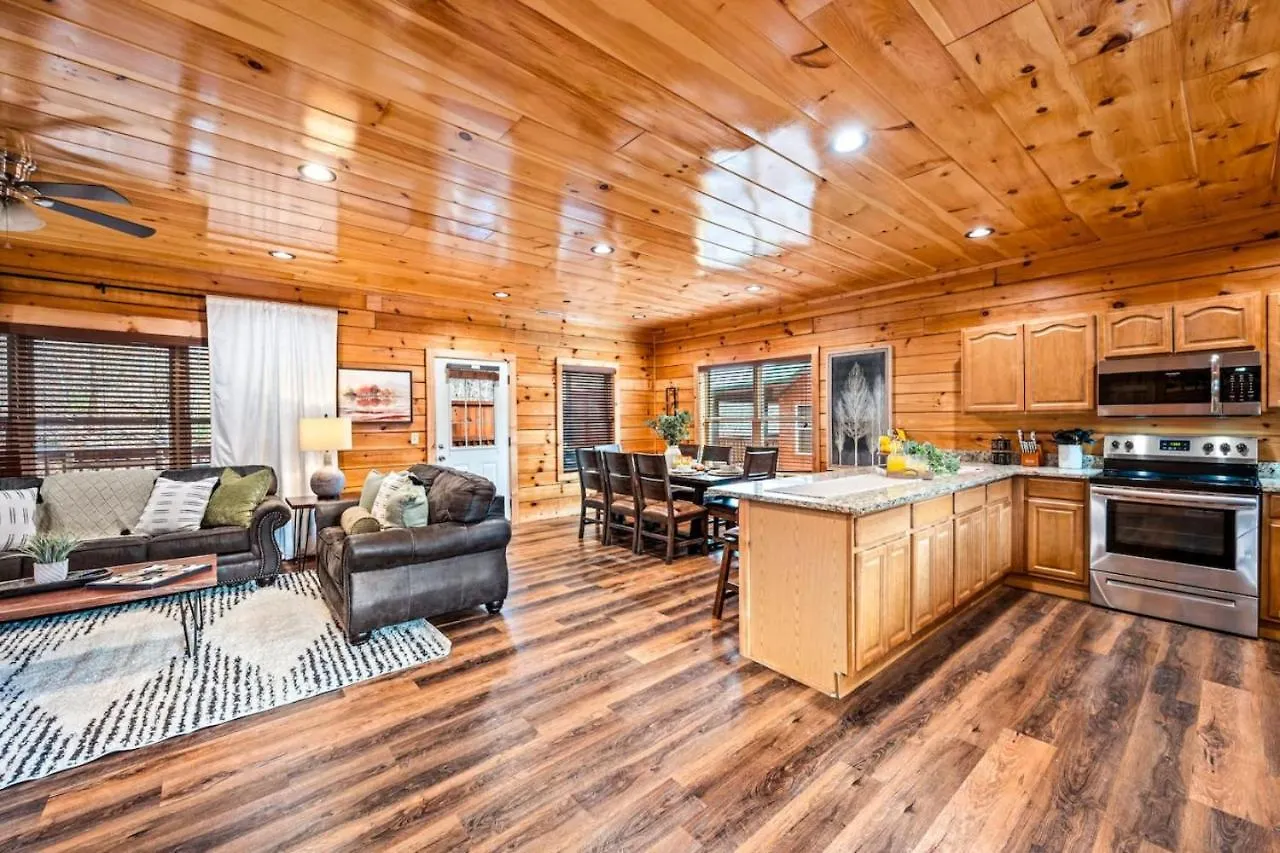 Holiday home Tennessee Escape 2 Hot Tubs, 3 Decks And Pool Table *