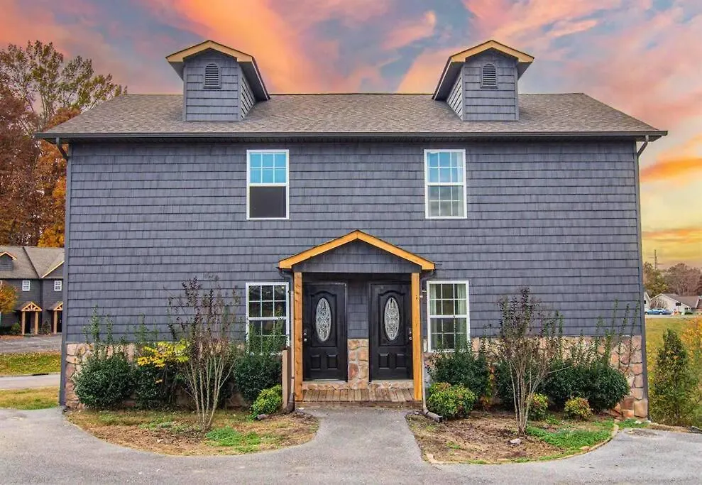 Willow Trace: Family Retreat, Hot Tub, Gaming! Pigeon Forge