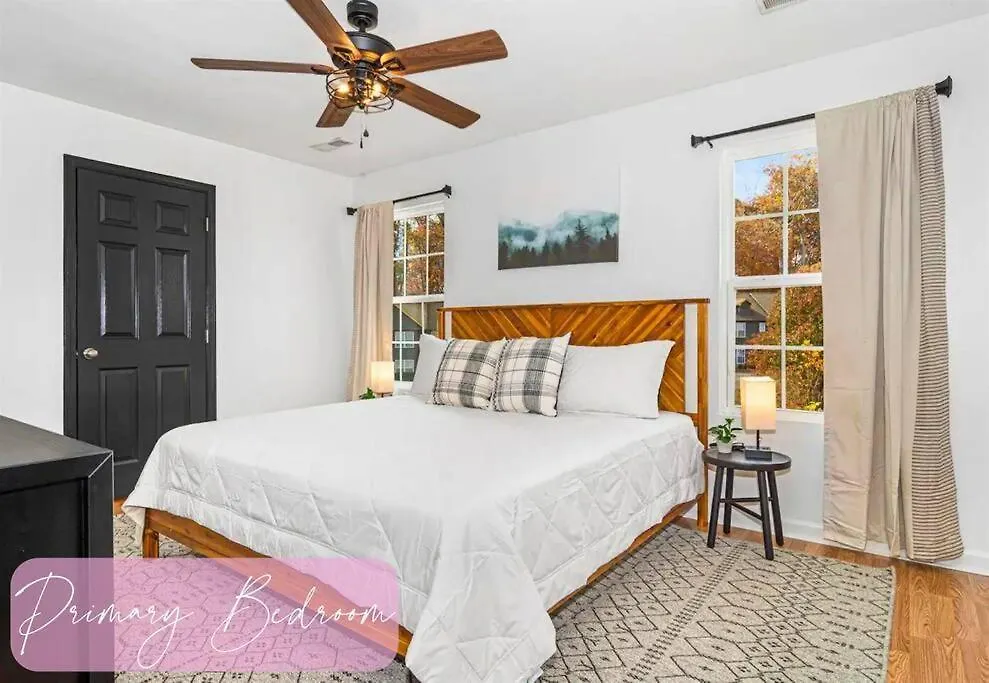 Holiday home Willow Trace: Family Retreat, Hot Tub, Gaming!
