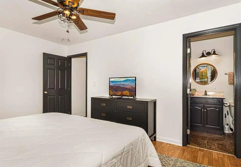 Willow Trace: Family Retreat, Hot Tub, Gaming! Holiday home Pigeon Forge