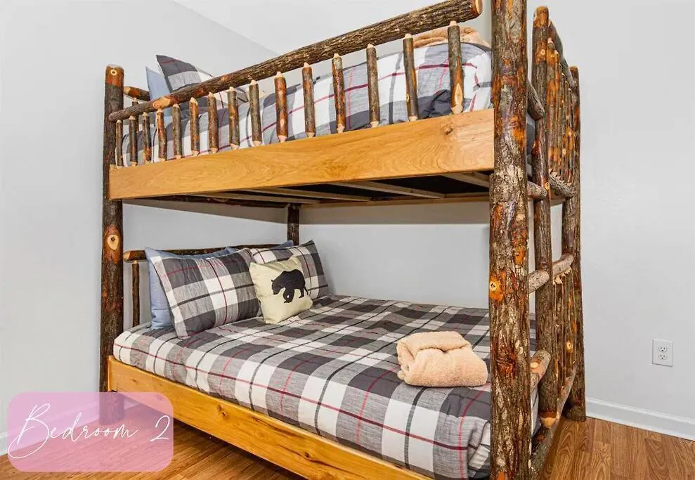 Willow Trace: Family Retreat, Hot Tub, Gaming! Holiday home