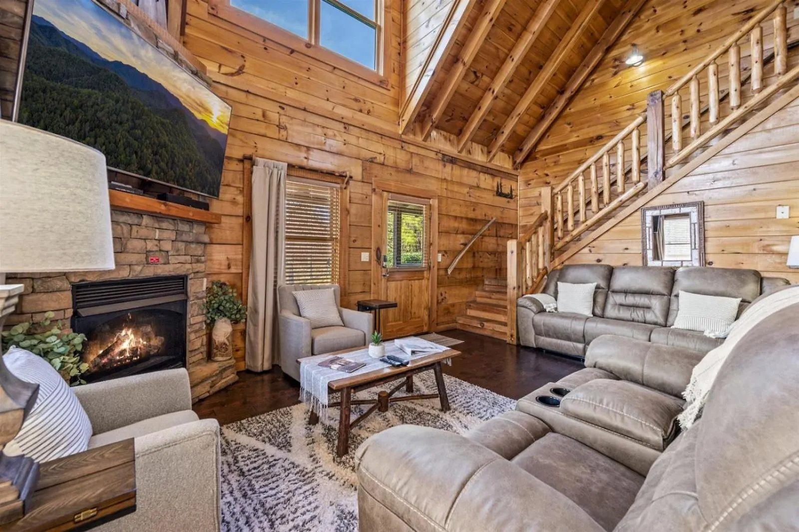 Near Dollywood With Pool Table-hot Tub-fire Pit-game Room-swimming Pool *