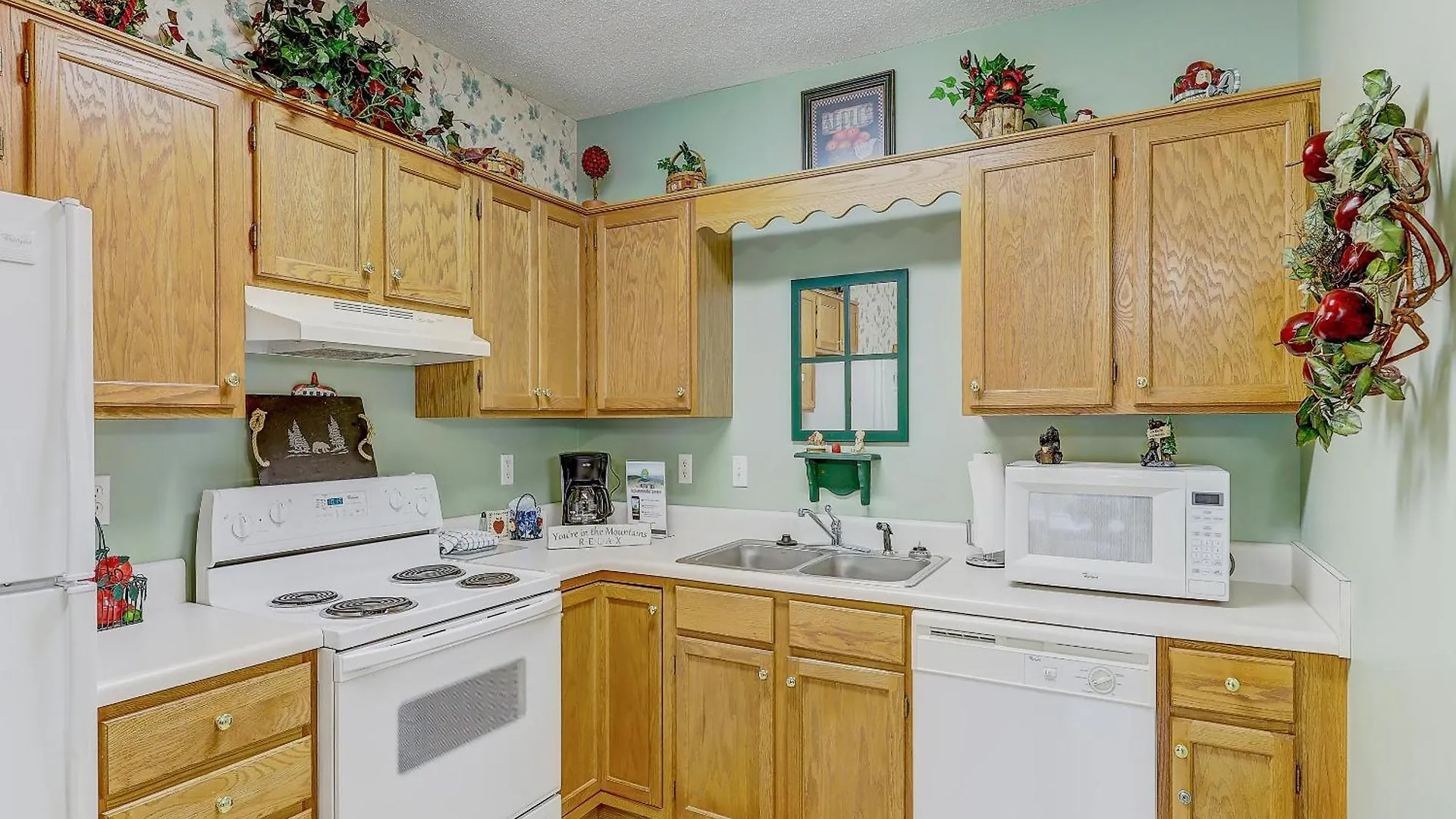 Cozy Corner Whispering Pines 421 Apartment