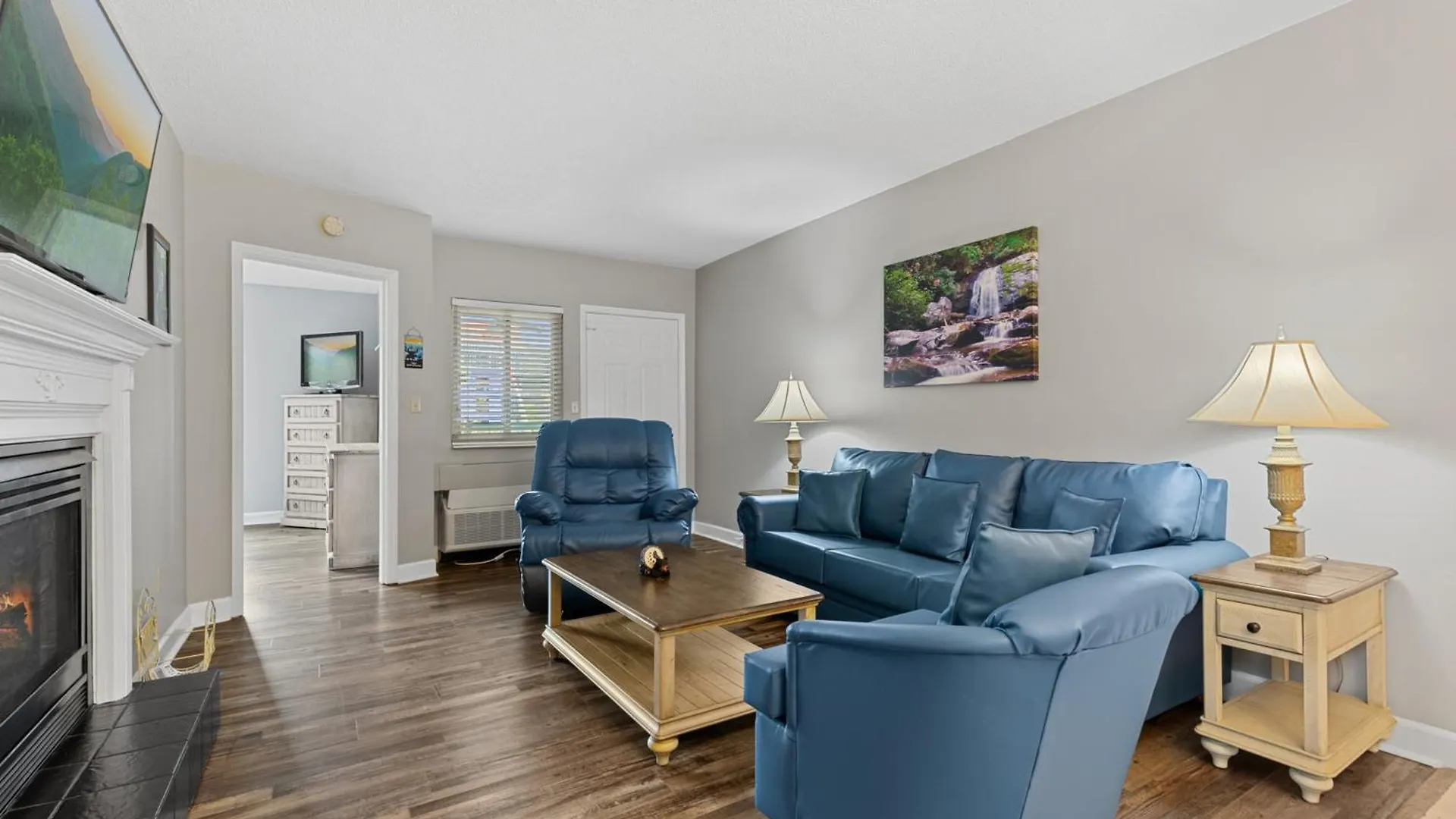 Apartment River View W Pool. Close To Many Attractions *