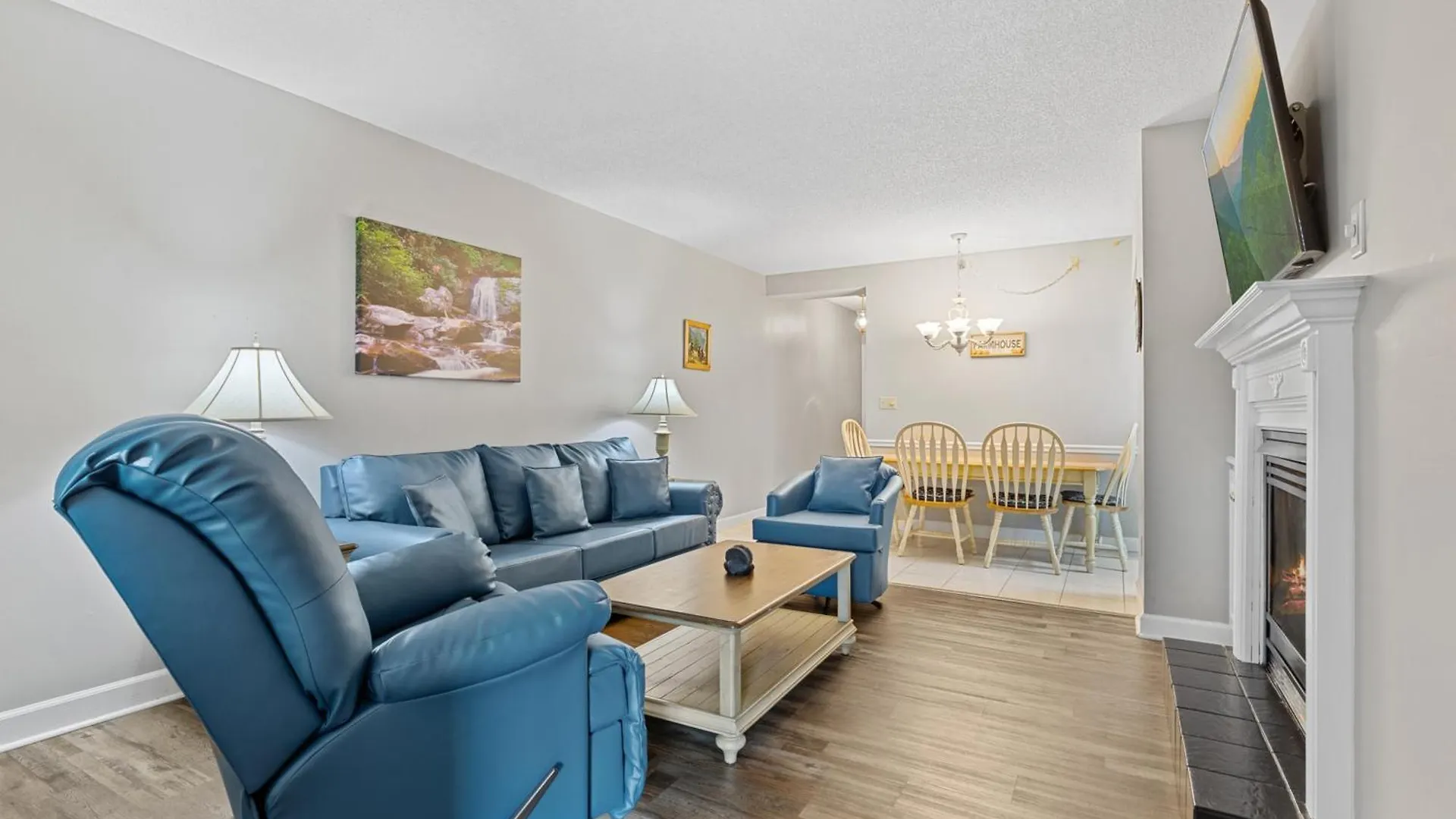Apartment River View W Pool. Close To Many Attractions *
