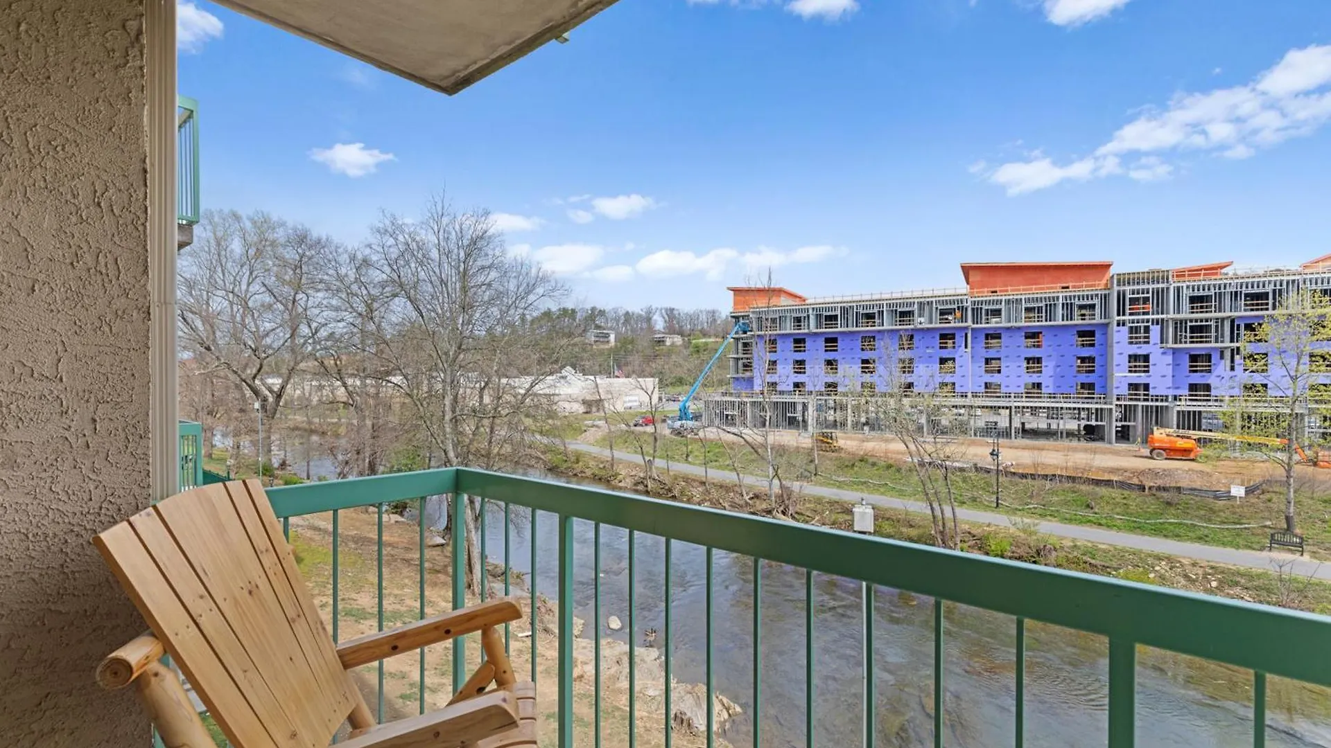 River View W Pool. Close To Many Attractions