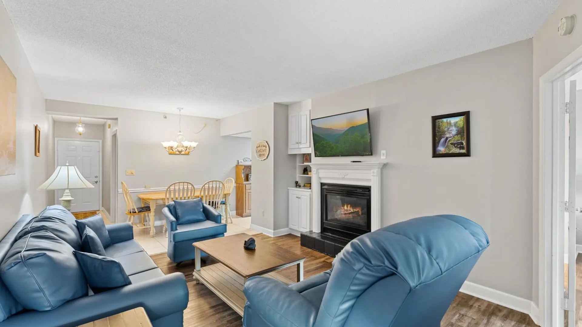 River View W Pool. Close To Many Attractions Apartment